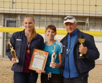 Сильнейшим рязанским волейболисткам-пляжницам вручили Кубок федерации областного волейбола